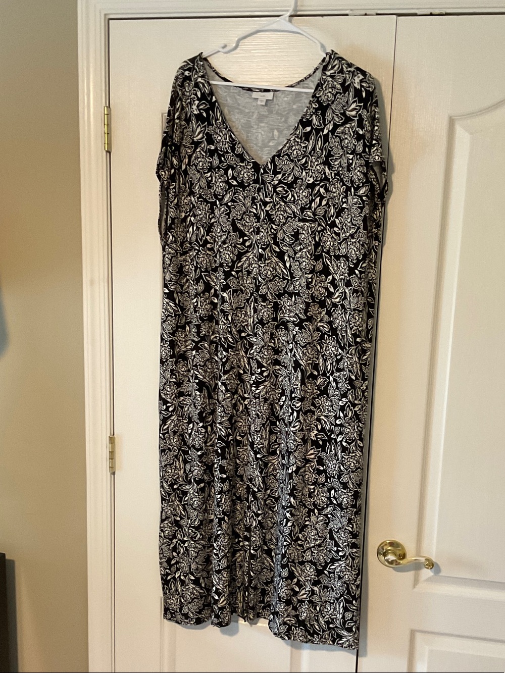 J. Jill Black and White Floral V-Neck Maxi Dress